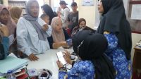 optimalkan-portal-perlinsos,-kelurahan-air-pacah-maksimalkan-layanan-hingga-jemput-bola-ke-rumah-warga optimalkan-portal-perlinsos,-kelurahan-air-pacah-maksimalkan-layanan-hingga-jemput-bola-ke-rumah-warga
