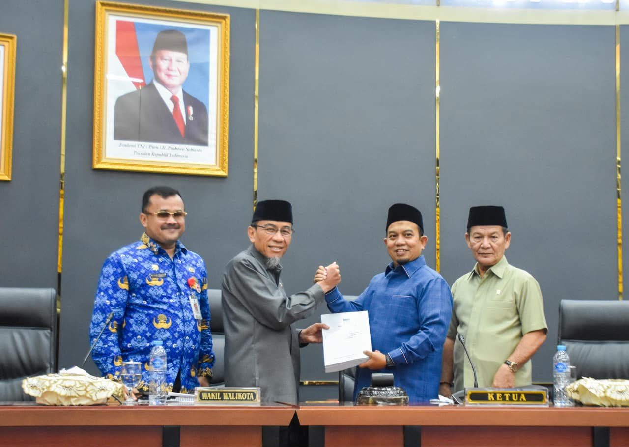 pemko-dan-dprd-padang-sepakati-ranperda-p-apbd-2026,-wawako-maigus-nasir-paparkan-kua-ppas-2027 pemko-dan-dprd-padang-sepakati-ranperda-p-apbd-2026,-wawako-maigus-nasir-paparkan-kua-ppas-2027