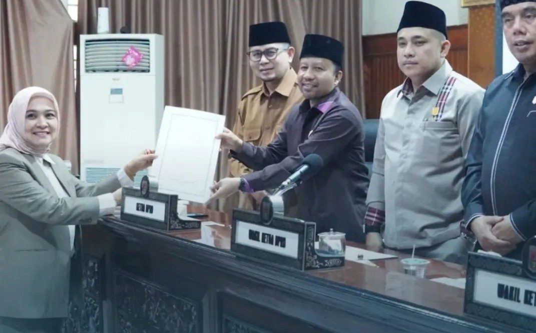 enam-fraksi-dprd-bukittinggi-sampaikan-pandangan-umum-ranperda-perubahan-perda-nomor-8-tahun-2023 enam-fraksi-dprd-bukittinggi-sampaikan-pandangan-umum-ranperda-perubahan-perda-nomor-8-tahun-2023