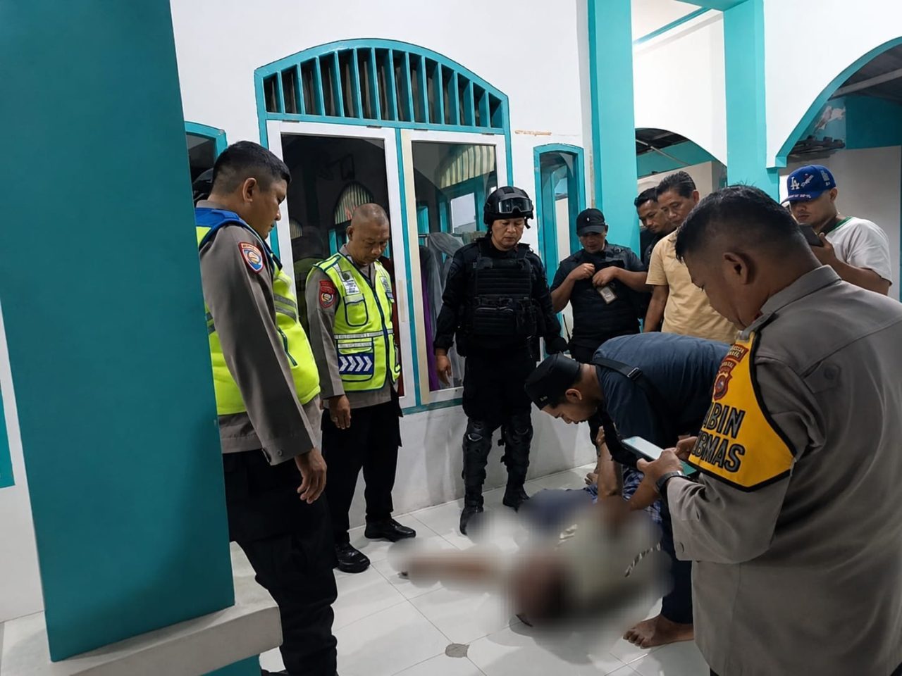 pria-penjual-buah-ditemukan-meninggal-di-toilet-masjid-nurul-yaqin-padang