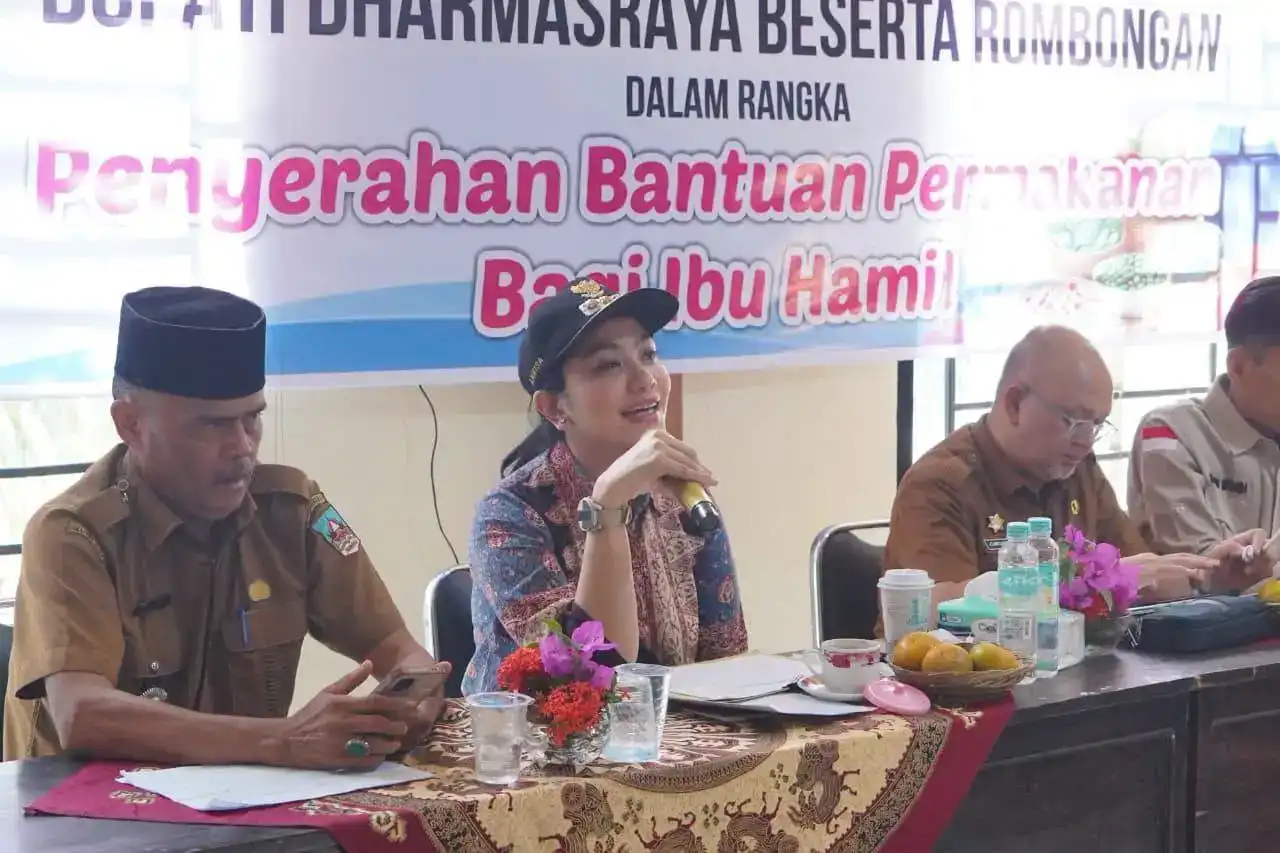 ercepat-generasi-emas,-bupati-annisa-berikan-bantuan-gizi-bagi-251-ibu-di-dharmasraya ercepat-generasi-emas,-bupati-annisa-berikan-bantuan-gizi-bagi-251-ibu-di-dharmasraya