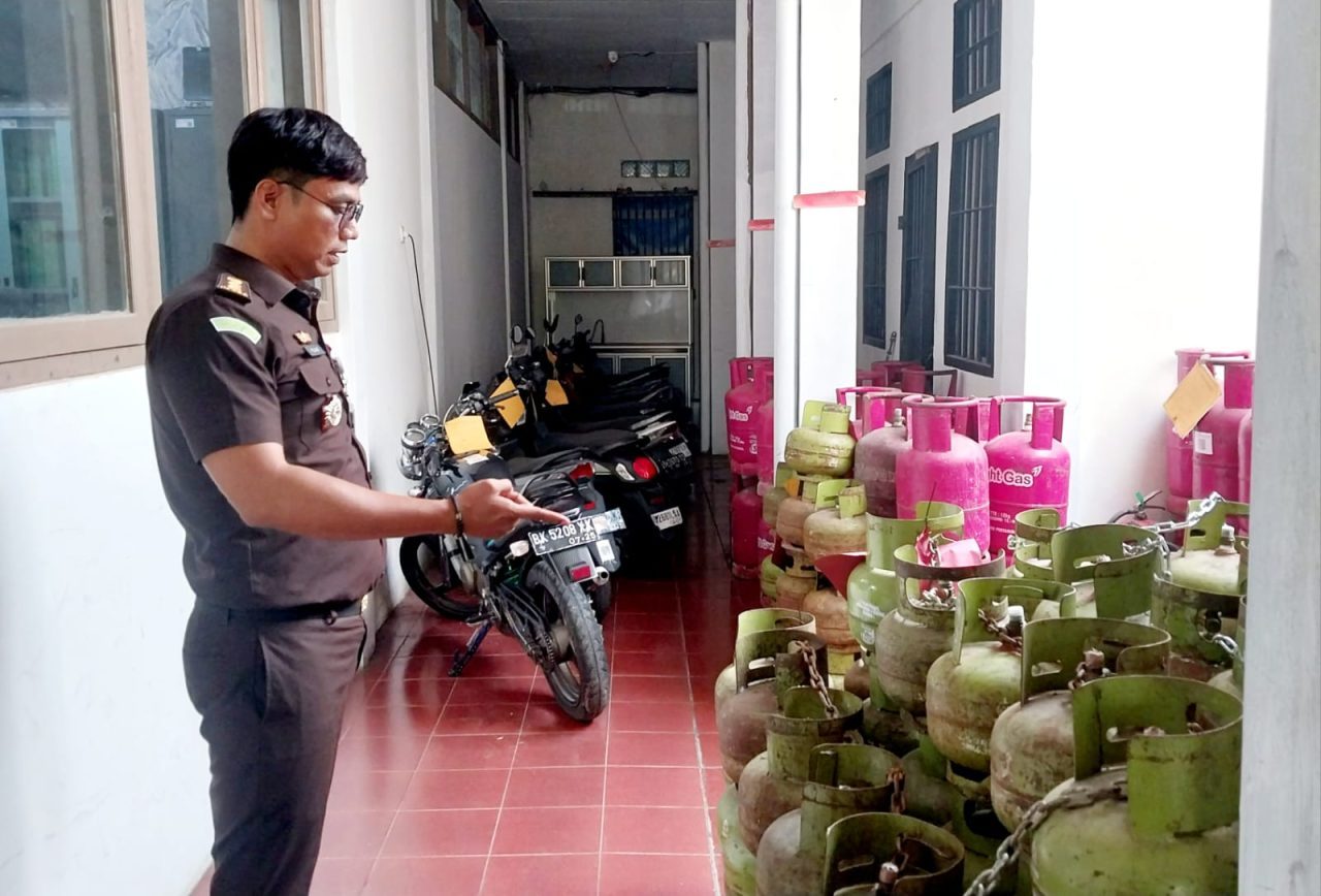 kejari-bukittinggi-lelang-barang-sitaan-negara-secara-daring