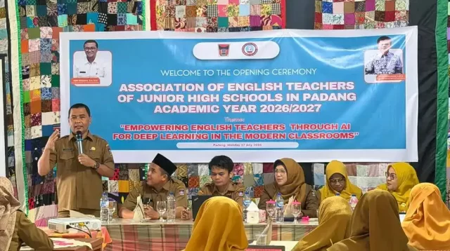 disdikbud-padang-dorong-guru-bahasa-inggris-integrasikan-teknologi-ai-dalam-pembelajaran