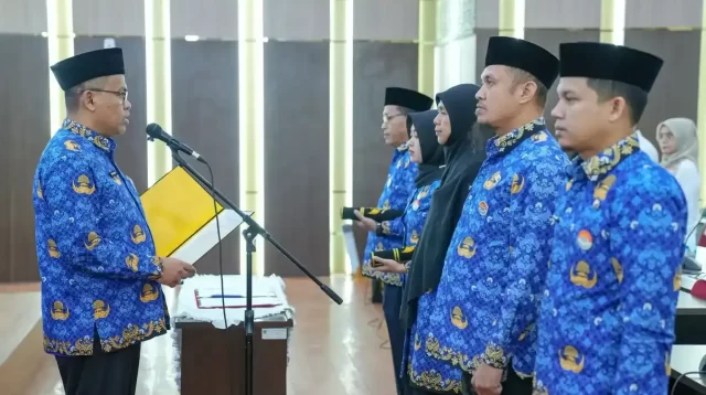 sekda-sumbar-lantik-pejabat-fungsional-dan-tekankan-profesionalisme-asn-daerah
