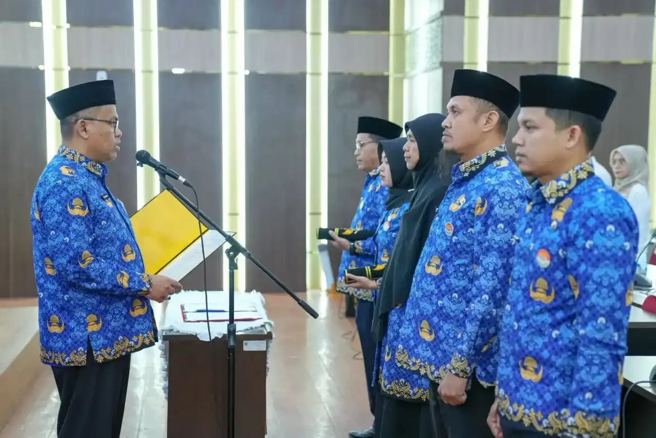 sekda-sumbar-lantik-pejabat-fungsional-dan-tekankan-profesionalisme-asn-daerah sekda-sumbar-lantik-pejabat-fungsional-dan-tekankan-profesionalisme-asn-daerah