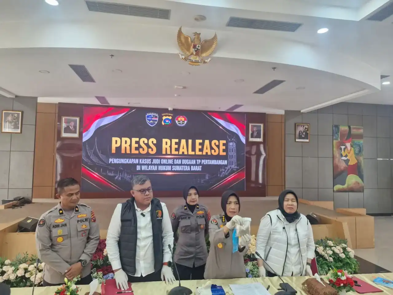 polda-sumbar-tindak-tegas-seluruh-pelaku-penambangan-tanpa-izin polda-sumbar-tindak-tegas-seluruh-pelaku-penambangan-tanpa-izin