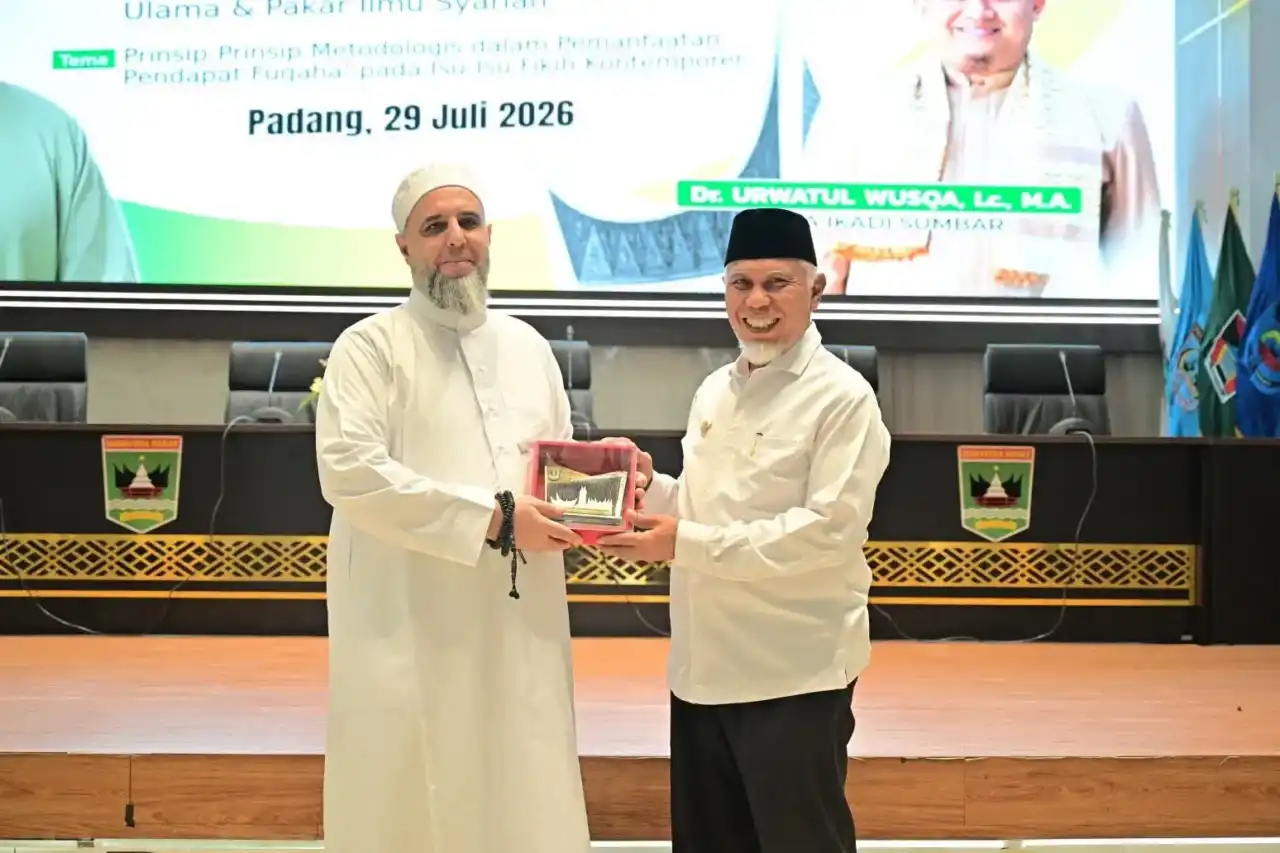 gubernur-mahyeldi-dorong-penguatan-fikih-wasathiyah-jawab-tantangan-keagamaan-kontemporer gubernur-mahyeldi-dorong-penguatan-fikih-wasathiyah-jawab-tantangan-keagamaan-kontemporer