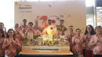 Foto Pendukung 1 - Jajaran Komisaris, Direksi dan Manajemen Danamon dalam acara HUT Danamon ke-70, Hadir di Berbagai Fase Kehidupan Nasabah dan Menemani Generasi demi Generasi
