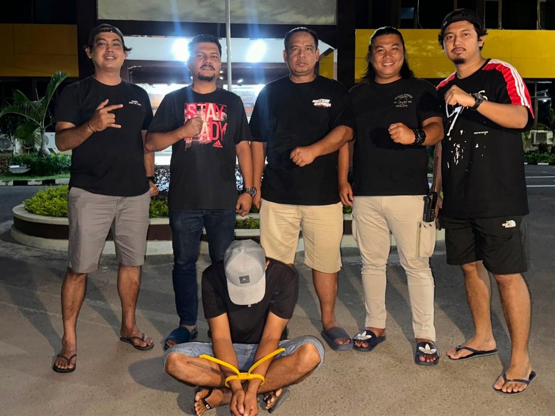 lapor-ke-polisi,-seorang-istri-di-padang-mengaku-dipaksa-suami-bersetubuh-dengan-pria-lain lapor-ke-polisi,-seorang-istri-di-padang-mengaku-dipaksa-suami-bersetubuh-dengan-pria-lain