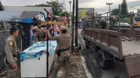 satpol-pp-padang-tertibkan-lapak-pkl-di-trotoar-pasar-alai:-berjualan-boleh,-langgar-fasum-jangan!