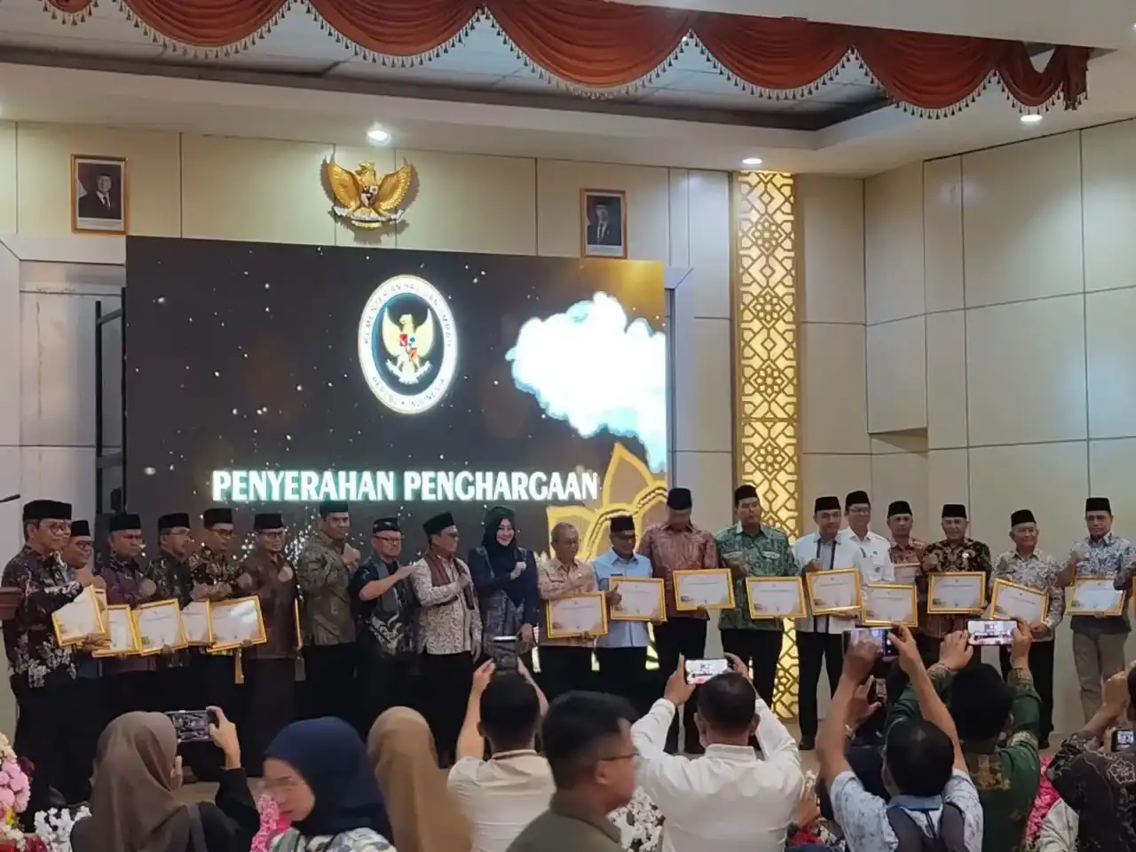 pemko-padang-panjang-raih-penghargaan-kemenhaj-atas-kualitas-pelayanan-haji pemko-padang-panjang-raih-penghargaan-kemenhaj-atas-kualitas-pelayanan-haji