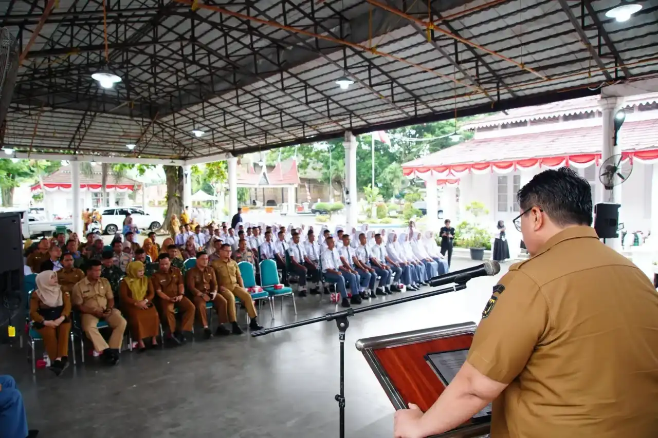 wabup-tanah-datar-buka-diklat-paskibraka-dan-canangkan-gerakan-bendera wabup-tanah-datar-buka-diklat-paskibraka-dan-canangkan-gerakan-bendera