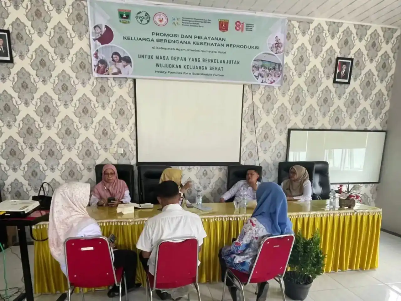 pemkab-agam-dan-bkkbn-sumbar-perkuat-pelayanan-kb-di-lokasi-bencana pemkab-agam-dan-bkkbn-sumbar-perkuat-pelayanan-kb-di-lokasi-bencana