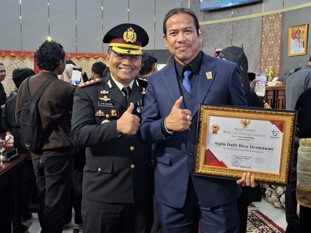 boyong-pin-emas-hjk-padang-ke-357,-katim-klewang-david-ww-bikin-bangga-polresta-padang boyong-pin-emas-hjk-padang-ke-357,-katim-klewang-david-ww-bikin-bangga-polresta-padang