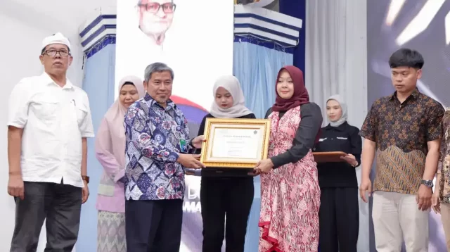 kemnaker-dan-indo-rama-perkuat-kelompok-tenaga-kerja-mandiri-di-purwakarta