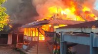 si-jago-merah-amuk-rumah-kayu-di-kuranji si-jago-merah-amuk-rumah-kayu-di-kuranji