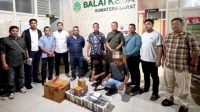 polda-sumbar-dan-bksda-gagalkan-penyelundupan-puluhan-beo-mentawai-di-bungus polda-sumbar-dan-bksda-gagalkan-penyelundupan-puluhan-beo-mentawai-di-bungus