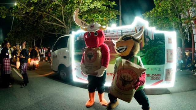 pt-semen-padang-ikut-meriahkan-festival-pawai-telong-telong-hjk-padang-ke-357