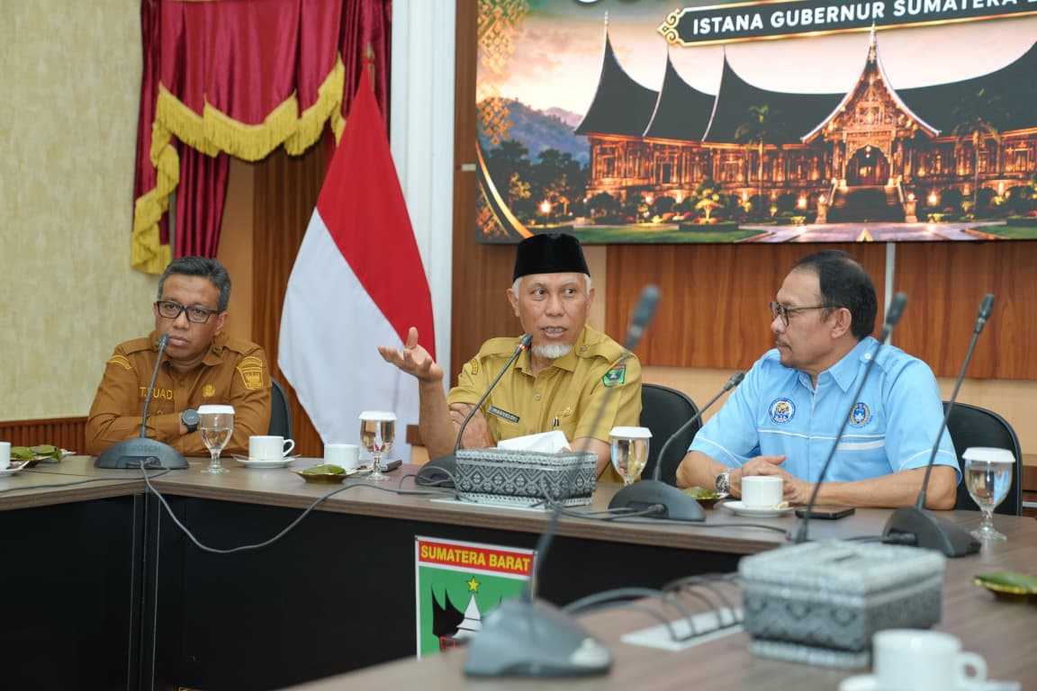 lepas-psts-tabing-ke-piala-soeratin,-mahyeldi-tekankan-pentingnya-pembinaan-usia-dini lepas-psts-tabing-ke-piala-soeratin,-mahyeldi-tekankan-pentingnya-pembinaan-usia-dini