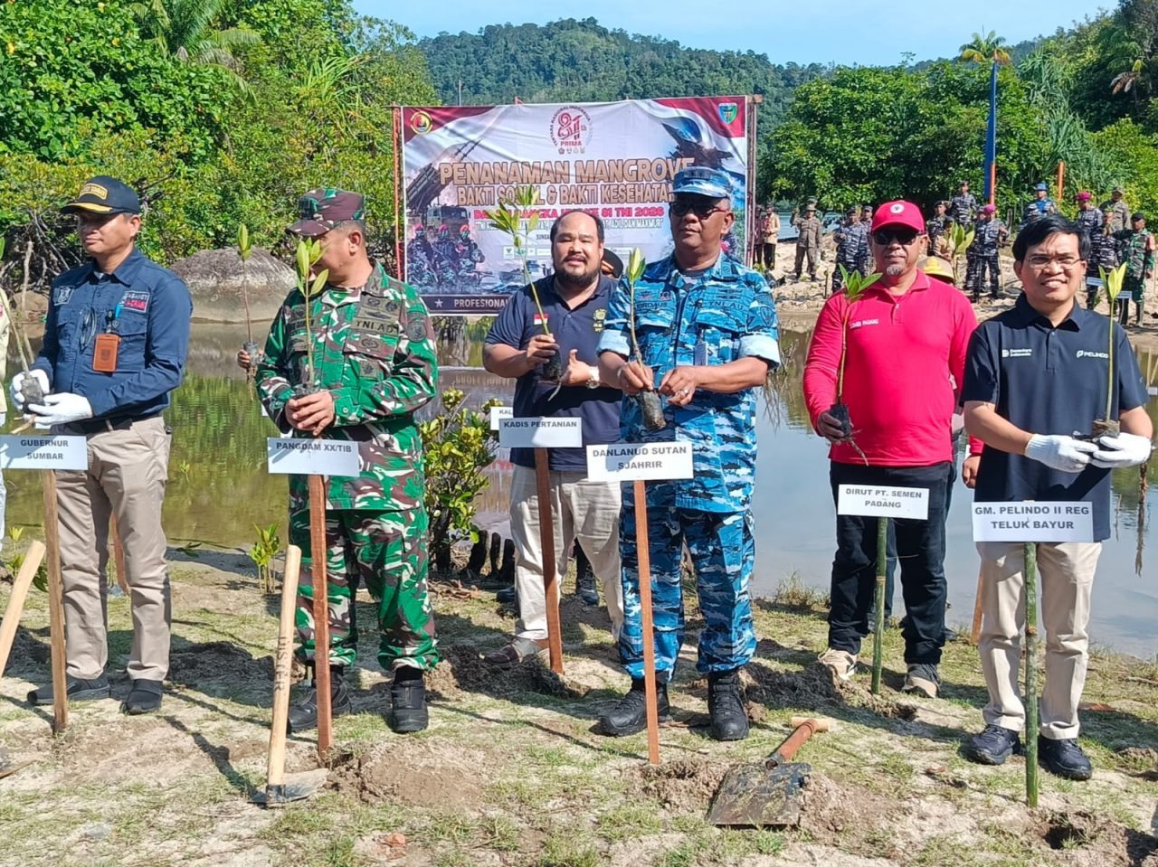 pt-semen-padang-bersama-kodaeral-ii-hadirkan-1.000-mangrove-di-pantai-manjuto pt-semen-padang-bersama-kodaeral-ii-hadirkan-1.000-mangrove-di-pantai-manjuto