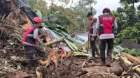 unit-k9-polda-sumbar-temukan-barang-pribadi-korban-galodo-solok unit-k9-polda-sumbar-temukan-barang-pribadi-korban-galodo-solok