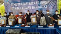 perang-lawan-narkoba,-bnnp-sumbar-musnahkan-73,3-kg-ganja-dari-pengungkapan-dua-kasus perang-lawan-narkoba,-bnnp-sumbar-musnahkan-73,3-kg-ganja-dari-pengungkapan-dua-kasus