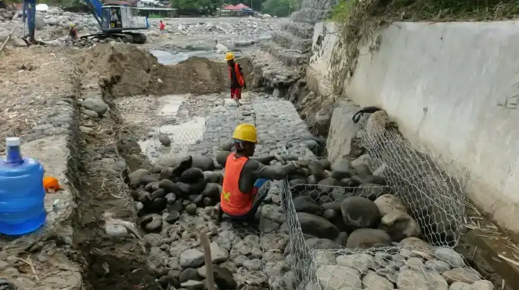 pemko-padang-percepat-perbaikan-irigasi-dan-drainase