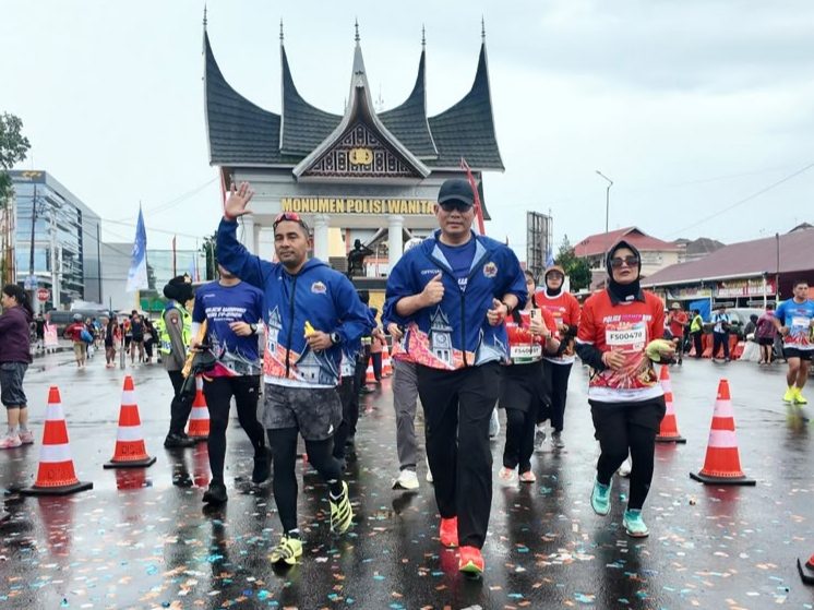 kapolda-sumbar-lepas-peserta-police-women-run-iv-tahun-2026,-ribuan-pelari-padati-bukittinggi kapolda-sumbar-lepas-peserta-police-women-run-iv-tahun-2026,-ribuan-pelari-padati-bukittinggi