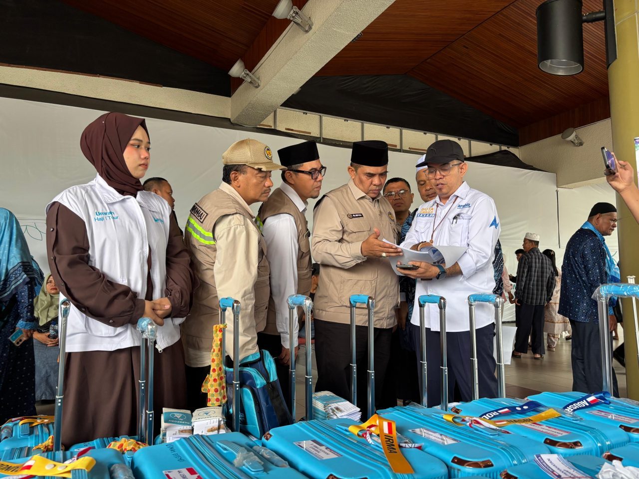 sidak-di-bim,-kemenhaj-sumbar-temukan-jemaah-umrah-gagal-berangkat-meski-sudah-bayar sidak-di-bim,-kemenhaj-sumbar-temukan-jemaah-umrah-gagal-berangkat-meski-sudah-bayar