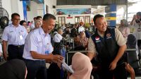 meriahkan-hut-ke-81-sumbar,-kai-divre-ii-dan-dishub-gelar-‘sapa-pelanggan’-di-stasiun-padang