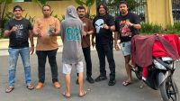 tak-sampai-24-jam-setelah-dilaporkan,-tim-klewang-bekuk-pelaku-pencurian-sumbar-smartphone tak-sampai-24-jam-setelah-dilaporkan,-tim-klewang-bekuk-pelaku-pencurian-sumbar-smartphone