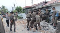 makan-badan-jalan,-pagar-rumah-warga-di-dadok-tunggul-hitam-dibongkar-satpol-pp-padang