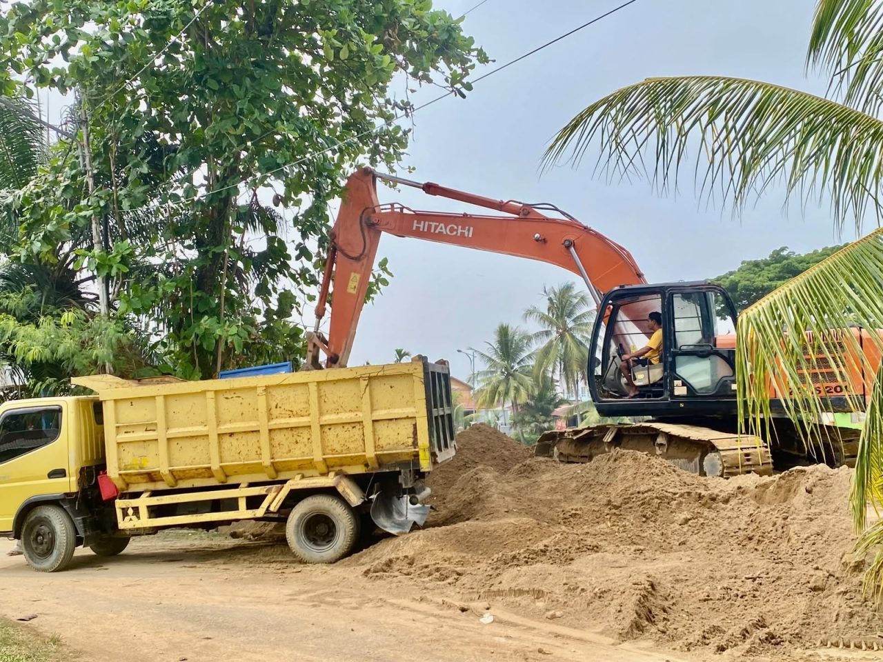 atasi-ancaman-banjir,-pemko-padang-dan-bws-sumatera-v-keruk-sungai-di-kampung-lapai-dan-banda-luruih atasi-ancaman-banjir,-pemko-padang-dan-bws-sumatera-v-keruk-sungai-di-kampung-lapai-dan-banda-luruih