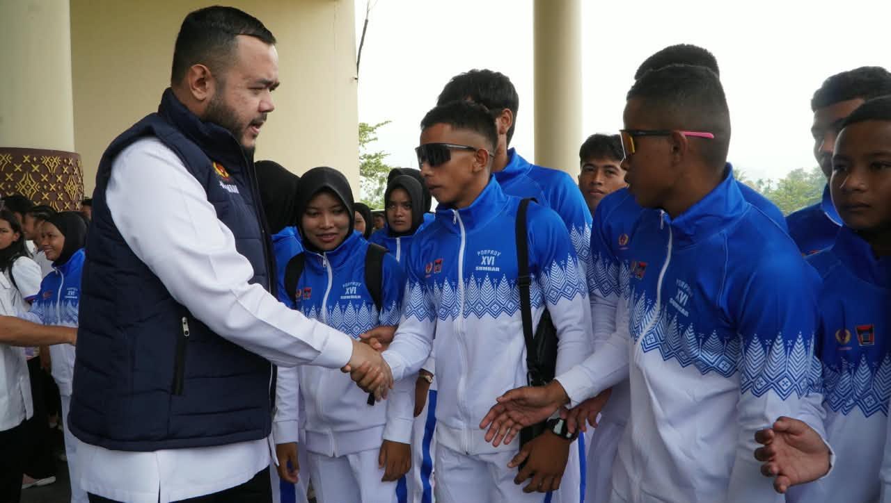 wali-kota-fadly-amran-lepas-1.061-atlet-kota-padang-menuju-porprov-sumbar-xvi