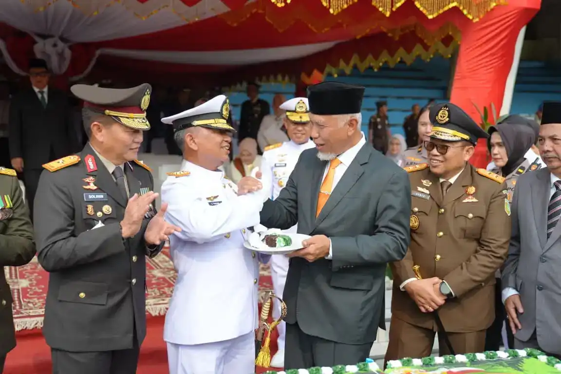 mahyeldi-apresiasi-dedikasi-tni-dalam-penanganan-bencana-di-sumbar