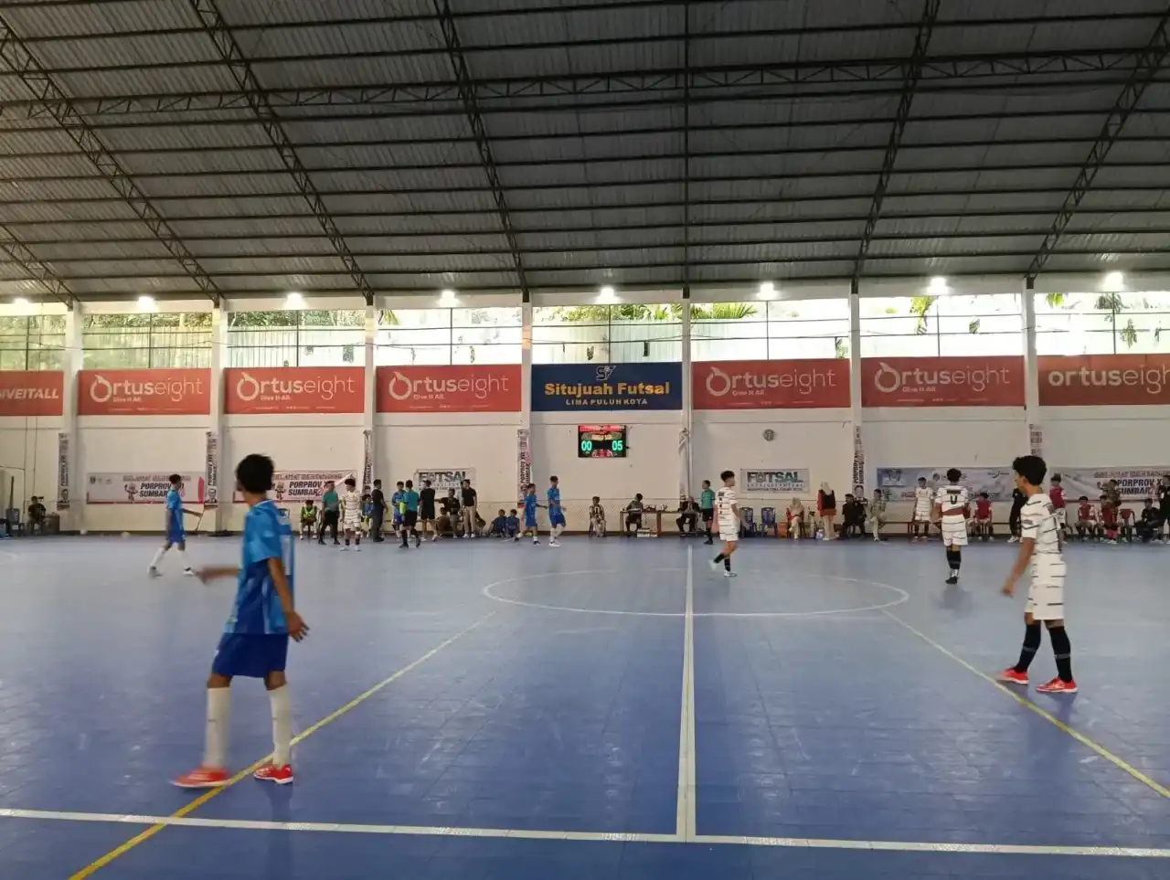 menang-mudah,-tim-futsal-kabupaten-limapuluh-kota-memastikan-langkah-lolos-ke-babak-8-besar