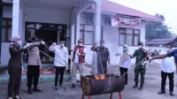 polres-limapuluh-kota-musnahkan-barang-bukti-narkotika-dengan-kejari polres-limapuluh-kota-musnahkan-barang-bukti-narkotika-dengan-kejari