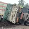 truk-rem-blong-tabrak-tiga-gerobak-di-jalan-lintas-solok-padang