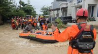 padang-diterjang-banjir-bandang:-672-warga-mengungsi,-6-kelurahan-terendam padang-diterjang-banjir-bandang:-672-warga-mengungsi,-6-kelurahan-terendam