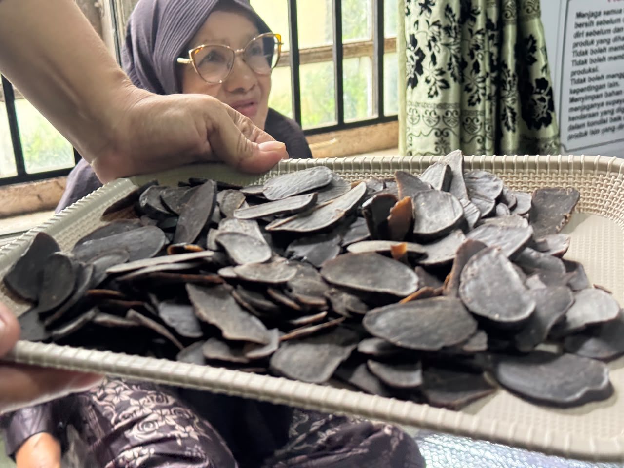 didukung-pt-semen-padang,-emak-emak-koto-baru-sulap-kopi-bantjah-jadi-aneka-olahan-bernilai-tinggi didukung-pt-semen-padang,-emak-emak-koto-baru-sulap-kopi-bantjah-jadi-aneka-olahan-bernilai-tinggi