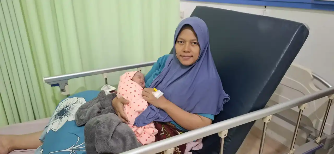 tiga-kali-bersalin-caesar-pakai-jkn,-utami-ungkap-tak-lagi-cemas-soal-biaya tiga-kali-bersalin-caesar-pakai-jkn,-utami-ungkap-tak-lagi-cemas-soal-biaya