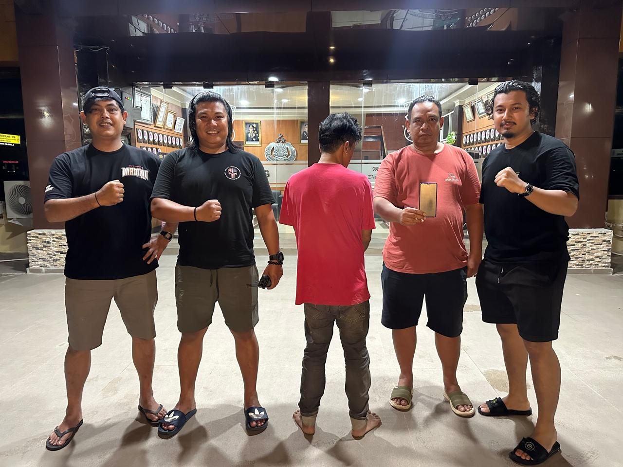 modus-congkel-jendela,-pencuri-hp-di-gurun-laweh-padang-ditangkap-tim-klewang modus-congkel-jendela,-pencuri-hp-di-gurun-laweh-padang-ditangkap-tim-klewang