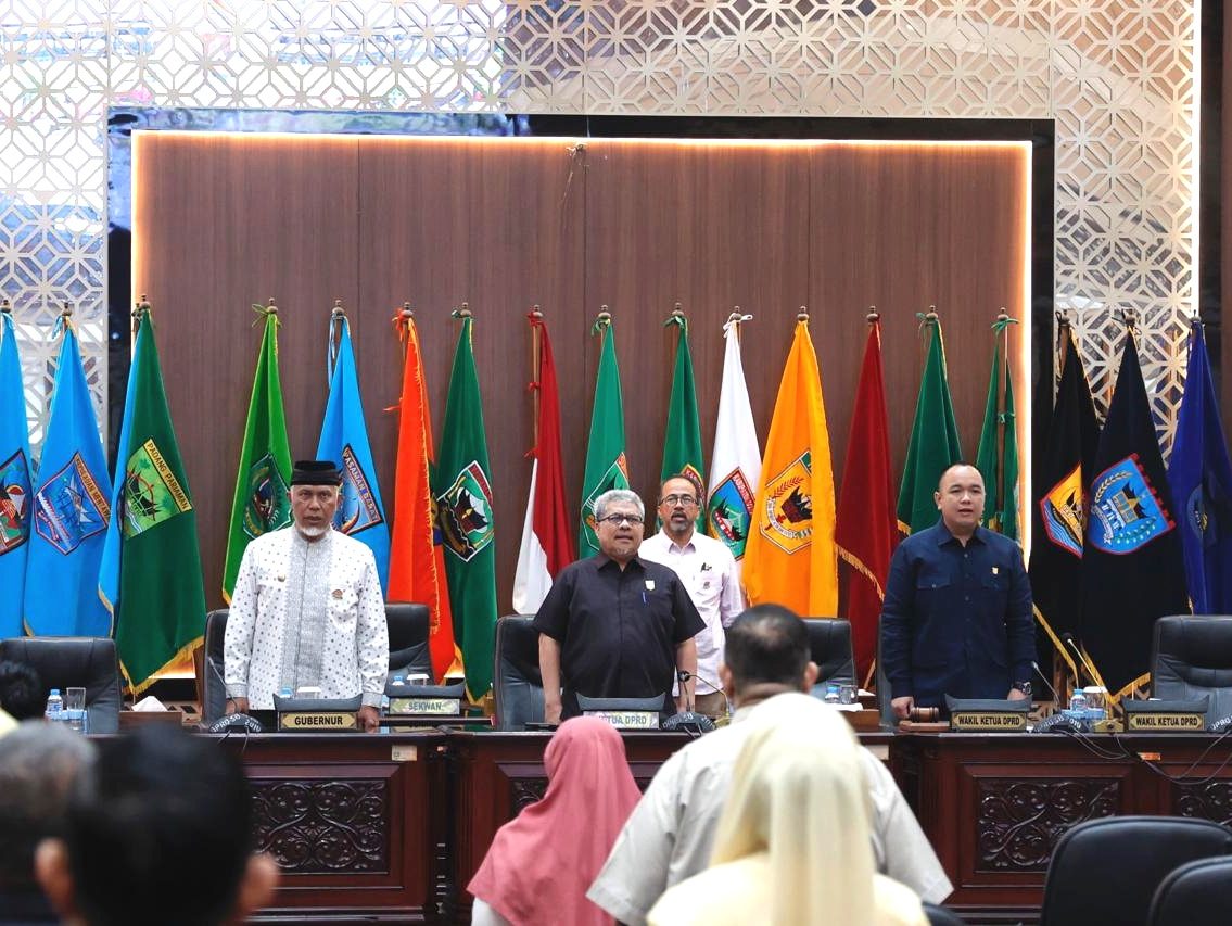 dprd-sumbar-tetapkan-2-ranperda-usul-prakarsa:-lingkungan-hidup-dan-keolahragaan-jadi-prioritas dprd-sumbar-tetapkan-2-ranperda-usul-prakarsa:-lingkungan-hidup-dan-keolahragaan-jadi-prioritas