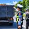 satlantas-polresta-padang-tertibkan-truk-parkir-sembarangan-dan-muatan-pasir-tanpa-terpal-di-jalan-bypass