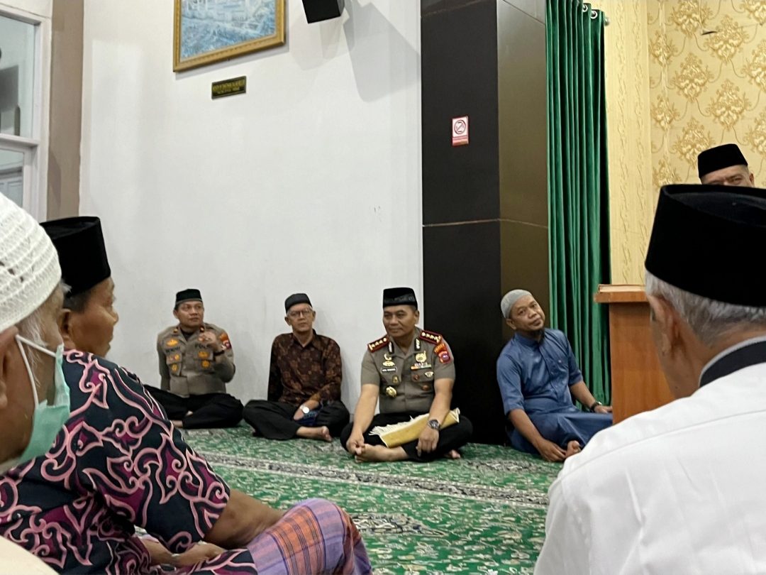 perkuat-sinergi-dan-kamtibmas,-polresta-padang-serap-aspirasi-warga-lewat-subuh-keliling perkuat-sinergi-dan-kamtibmas,-polresta-padang-serap-aspirasi-warga-lewat-subuh-keliling