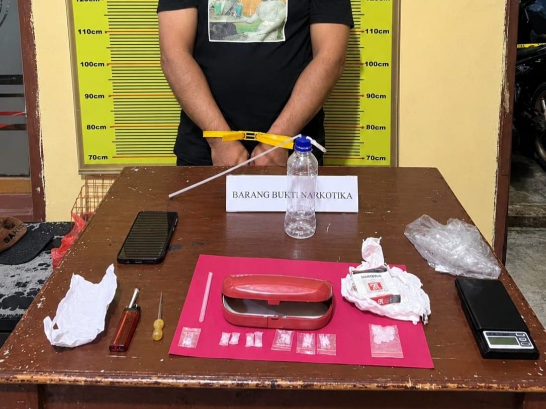 penggerebekan-di-gudang-mifan,-polres-padang-panjang-amankan-2-pria-dan-3-gram-sabu penggerebekan-di-gudang-mifan,-polres-padang-panjang-amankan-2-pria-dan-3-gram-sabu