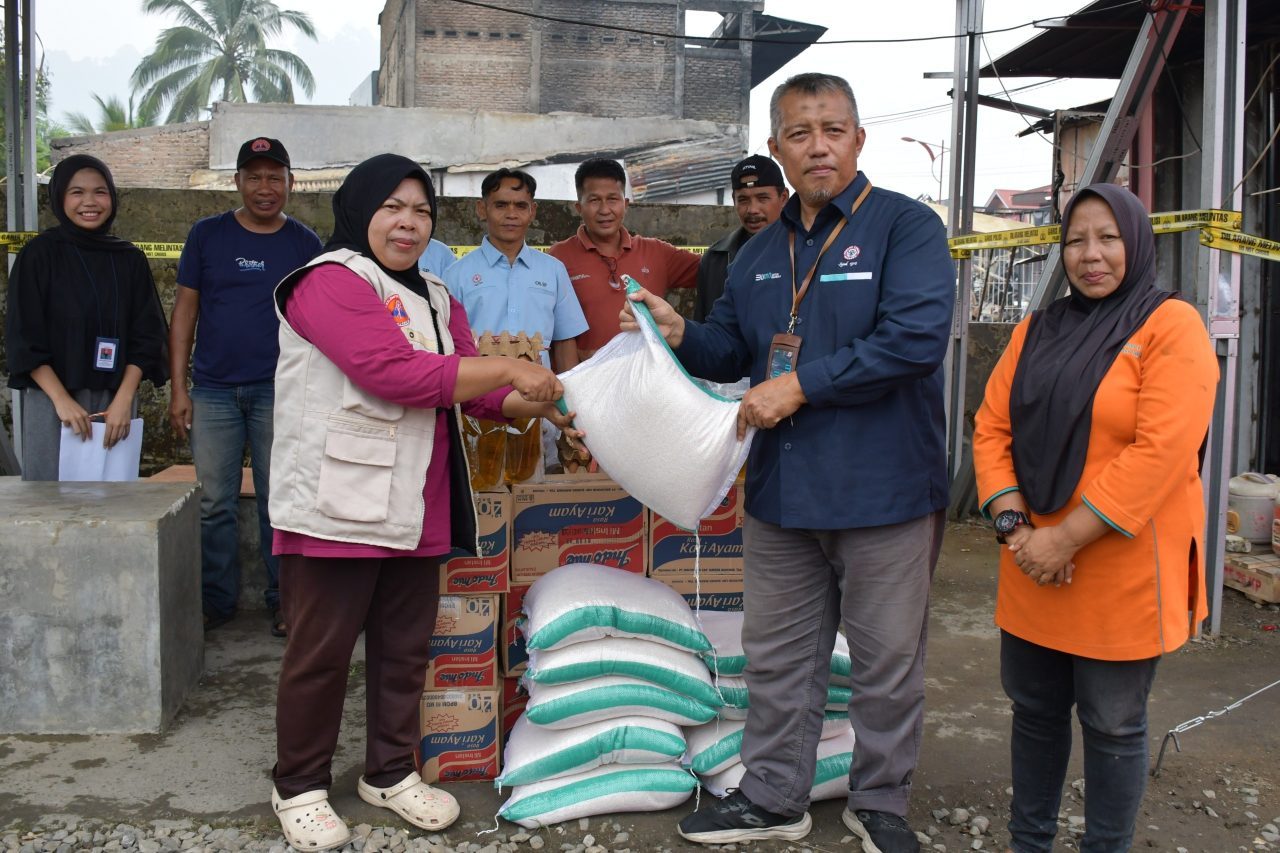 pt-semen-padang-salurkan-bantuan-logistik-untuk-warga-koto-lua-pauh-terdampak-kebakaran pt-semen-padang-salurkan-bantuan-logistik-untuk-warga-koto-lua-pauh-terdampak-kebakaran