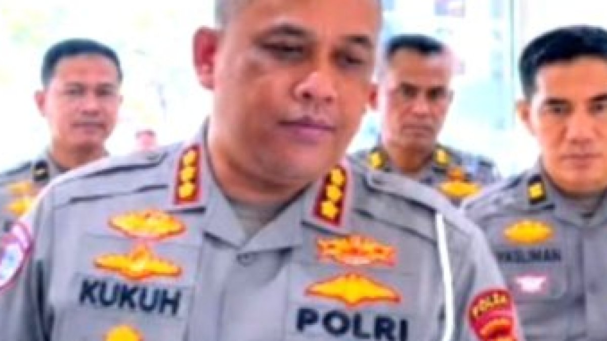 fokus-keselamatan-berlalu-lintas,-polda-sumbar-gelar-operasi-patuh-singgalang-2026 Petugas kepolisian Polda Sumbar dalam apel persiapan Operasi Patuh Singgalang 2026 untuk meningkatkan disiplin berlalu lintas