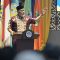 Gubernur Sumatera Barat Mahyeldi memberikan arahan kepada ribuan alumni UNP dalam acara Temu Akbar di Auditorium UNP.