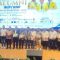 Rektor UNP menyerahkan penghargaan kepada sepuluh alumni berprestasi dalam acara puncak ILUNI UNP Award 2026.